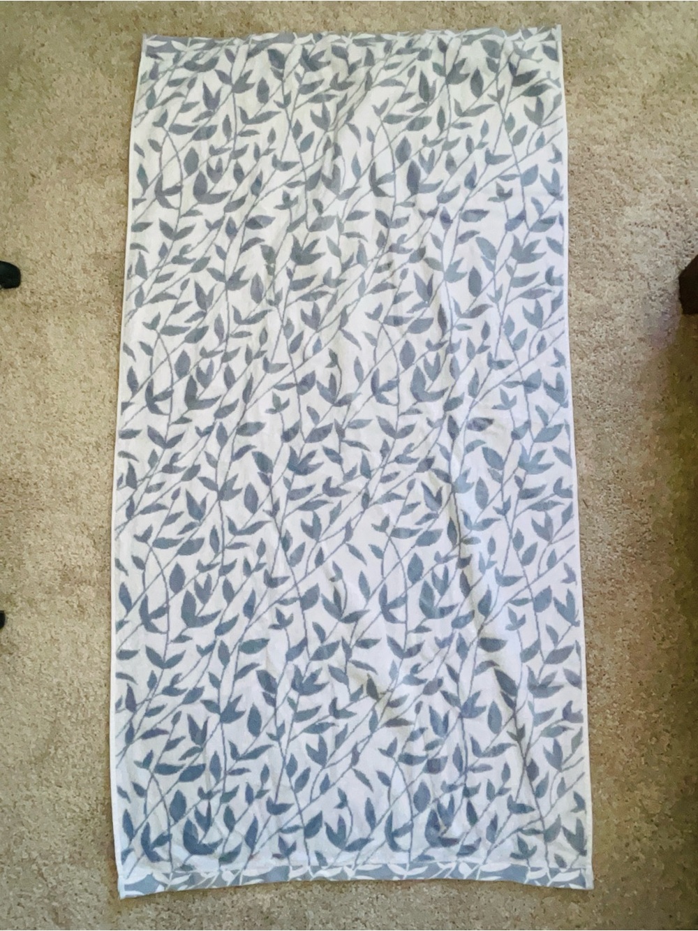 Frontgate Blue & White Botanical Leaf Pattern Beach Towel